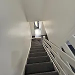 Close London City Airport- Petok - Free Parking